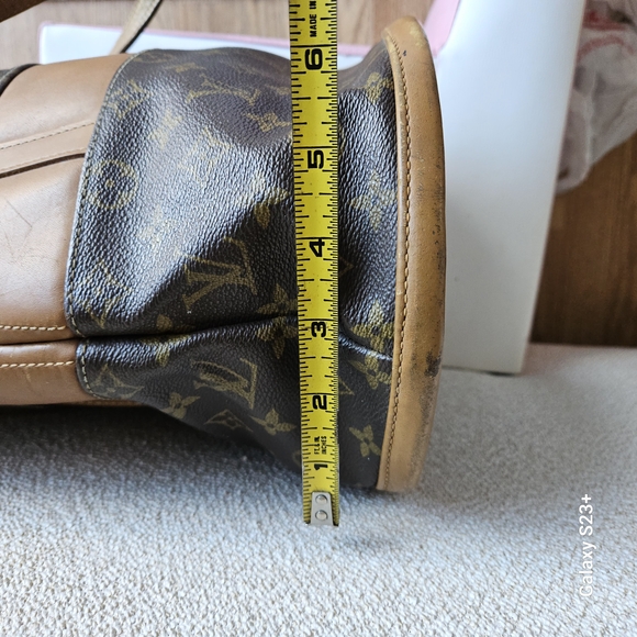 Louis Vuitton Monogram Tote Bag - Picture 16 of 16